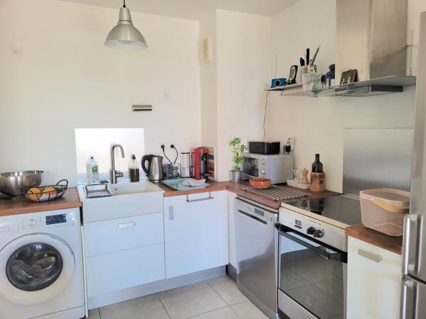 Appartement
         4 pièces
        - 96 m² Bien prestige