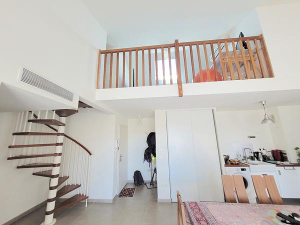 Appartement
         4 pièces
        - 96 m² Bien prestige