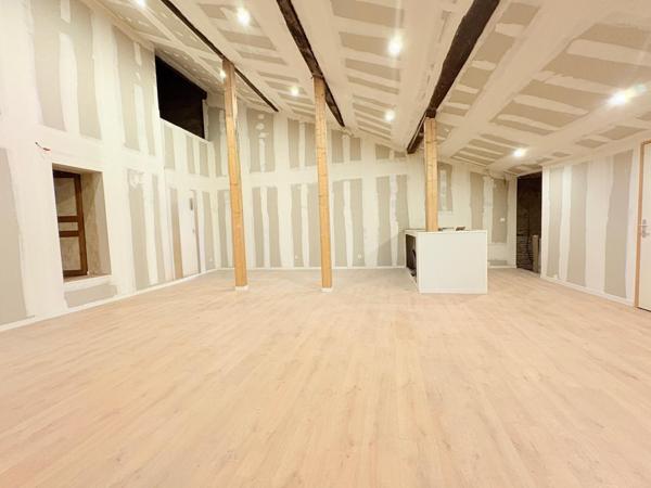 Immeuble mixte - 300m2-habitation et commerce