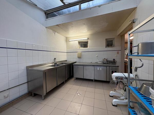 Immeuble mixte - 300m2-habitation et commerce