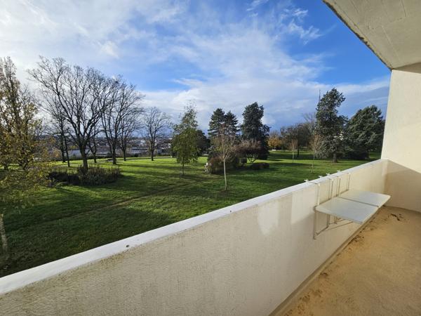 POITIERS, Appartement de type 3 d'environ 65 m² avec balcon.
