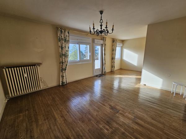 POITIERS, Appartement de type 3 d'environ 65 m² avec balcon.