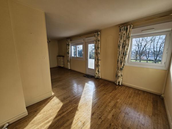 POITIERS, Appartement de type 3 d'environ 65 m² avec balcon.