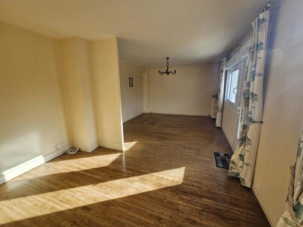 POITIERS, Appartement de type 3 d'environ 65 m² avec balcon.