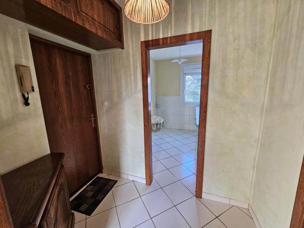 POITIERS, Appartement de type 3 d'environ 65 m² avec balcon.