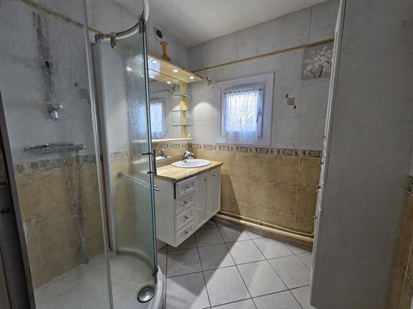 POITIERS, Appartement de type 3 d'environ 65 m² avec balcon.