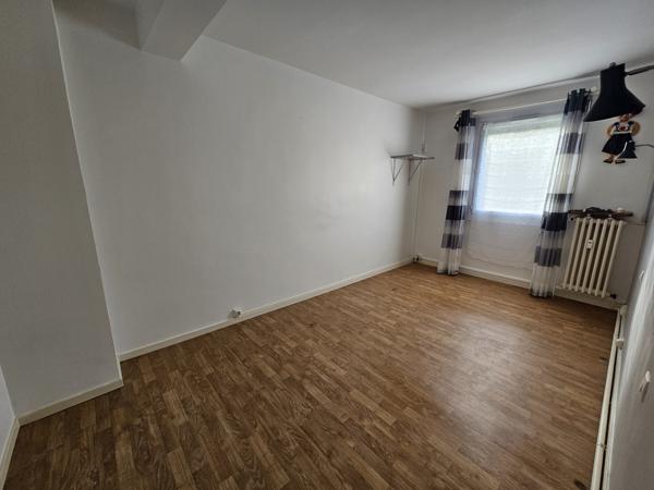 POITIERS, Appartement de type 3 d'environ 65 m² avec balcon.