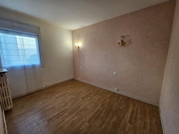 POITIERS, Appartement de type 3 d'environ 65 m² avec balcon.