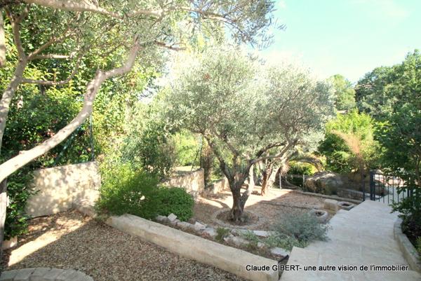 Vailhauquès (34570) Maison 7 pièces avec un grand sous-sol exploitable, piscine, jardin arboré à Vailhauquès