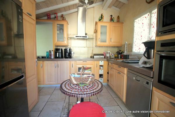 Vailhauquès (34570) Maison 7 pièces avec un grand sous-sol exploitable, piscine, jardin arboré à Vailhauquès