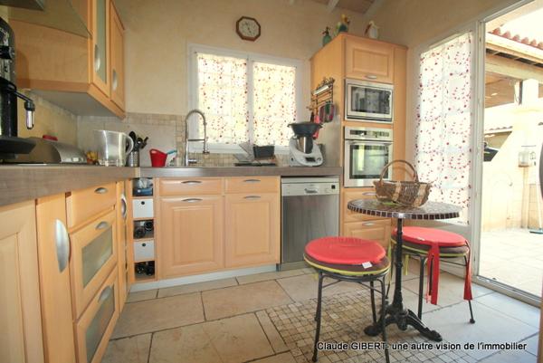 Vailhauquès (34570) Maison 7 pièces avec un grand sous-sol exploitable, piscine, jardin arboré à Vailhauquès