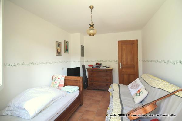 Vailhauquès (34570) Maison 7 pièces avec un grand sous-sol exploitable, piscine, jardin arboré à Vailhauquès