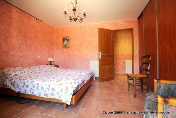 Vailhauquès (34570) Maison 7 pièces avec un grand sous-sol exploitable, piscine, jardin arboré à Vailhauquès