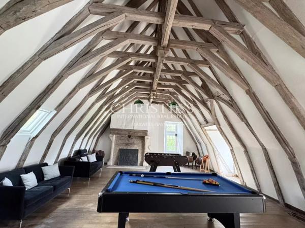 Château historique de la vallée de la Loire, superbement rénové, dans son parc de 5 hectares.