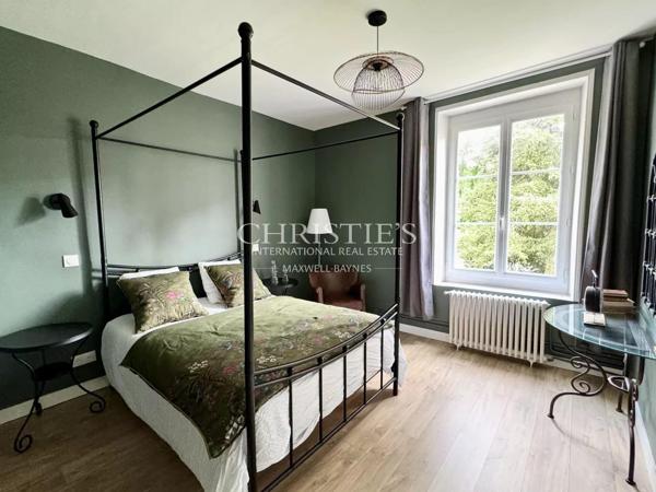 Château historique de la vallée de la Loire, superbement rénové, dans son parc de 5 hectares.