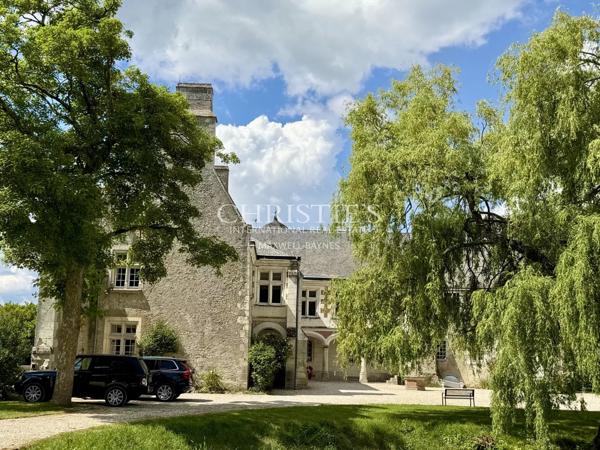 Château historique de la vallée de la Loire, superbement rénové, dans son parc de 5 hectares.