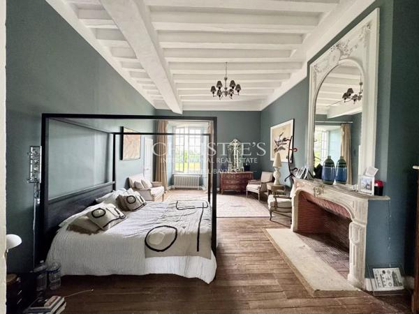 Château historique de la vallée de la Loire, superbement rénové, dans son parc de 5 hectares.