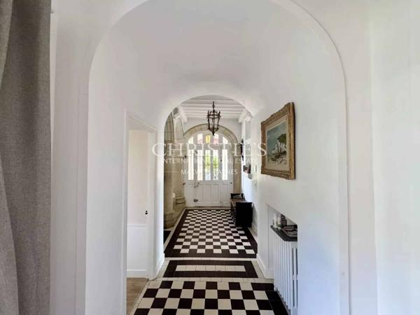 Château historique de la vallée de la Loire, superbement rénové, dans son parc de 5 hectares.