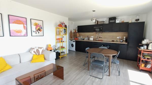 Appartement à louer 1 210 € CC Bordeaux 3 p 70 m² DPE A