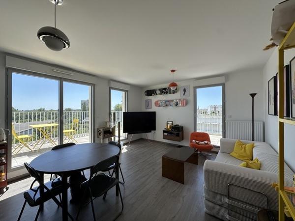 Appartement à louer 1 210 € CC Bordeaux 3 p 70 m² DPE A