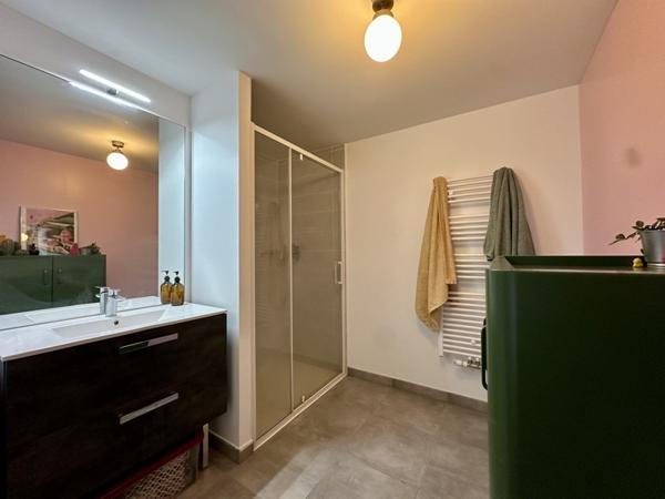 Appartement à louer 1 210 € CC Bordeaux 3 p 70 m² DPE A