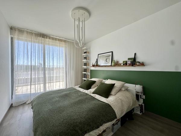 Appartement à louer 1 210 € CC Bordeaux 3 p 70 m² DPE A