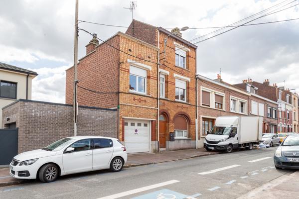 Immeuble
         5 pièces
        - 125 m² Exclusivité 299 000 € *