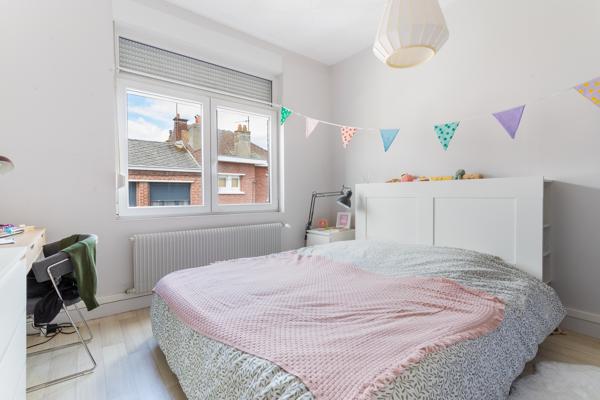Immeuble
         5 pièces
        - 125 m² Exclusivité 299 000 € *
