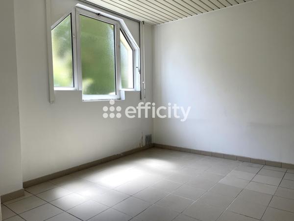 Appartement
         2 pièces
        - 52 m² 150 000 € *