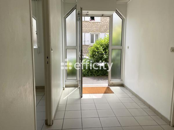 Appartement
         2 pièces
        - 52 m² 150 000 € *
