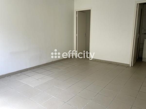 Appartement
         2 pièces
        - 52 m² 150 000 € *