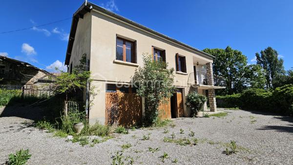 Venez visiter sans tarder cette maison située dans un petit hameau à quelques minutes d'aspremont , 5 km de Serres et 20 km de Veynes . 
Maison avec un très beau potentiel ,de 103 m² habitables + grand sous sol ,  implantée sur un terrain d'environ 800 m² dans un environnement calme , exposition plein sud . 
En RDC un grand garage , une cave , un WC ainsi que deux pièces supplémentaires offrant un beau potentiel d'aménagement . Après quelques travaux elles pourront être facilement transformées en chambre supplémentaire , bureau etc ...
A l'étage une cuisine , un salon séjour lumineux ouvrant sur un balcon , trois chambres , une salle de bain , un WC .
A l'extérieur vous serez séduits par les différents espaces , une cour , un espace potager , un jardin ainsi qu'une dépendance en dur pouvant également être rénovée . 
Des travaux de rénovations énergétiques et de remise aux goûts du jour sont à prévoir . 
A visiter au plus vite !