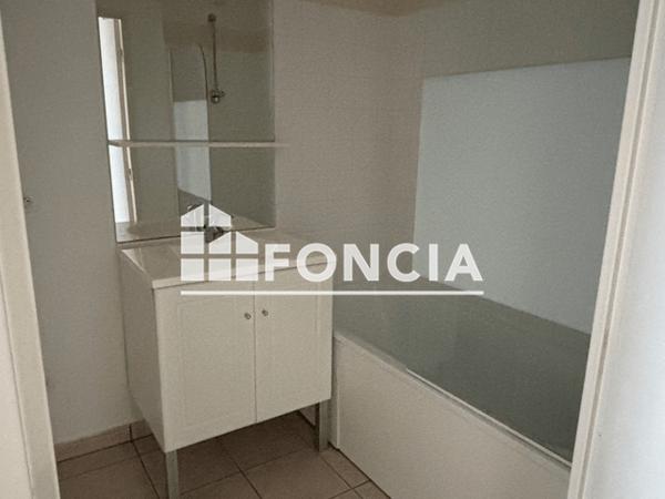 Location Appartement 3 pièces 64.55 m² - 3 PLACE KARINE RUBY Evreux 27000