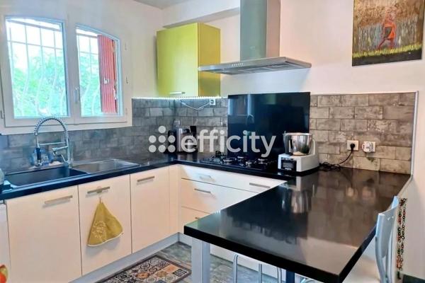 Maison
         4 pièces
        - 136 m² Bien prestige 869 000 € *