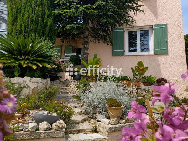 Maison
         4 pièces
        - 136 m² Bien prestige 869 000 € *
