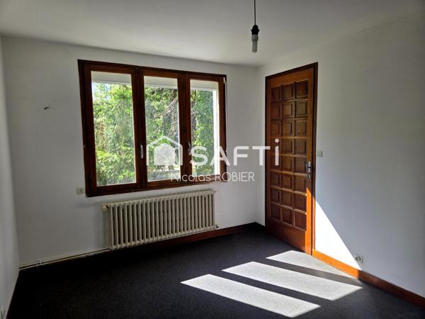 Maison deux ou trois chambres, garage, grenier et jardin !!