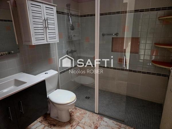 Maison deux ou trois chambres, garage, grenier et jardin !!