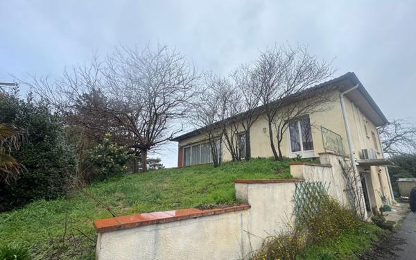 Maison à vendre    4 pièces • 186 660 m2 Launaguet