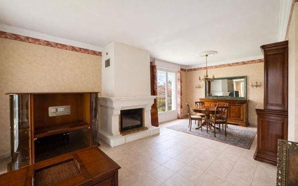 Maison à vendre    4 pièces • 186 660 m2 Launaguet