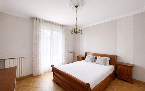 Maison à vendre    4 pièces • 186 660 m2 Launaguet