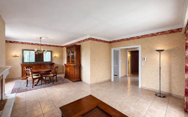 Maison à vendre    4 pièces • 186 660 m2 Launaguet