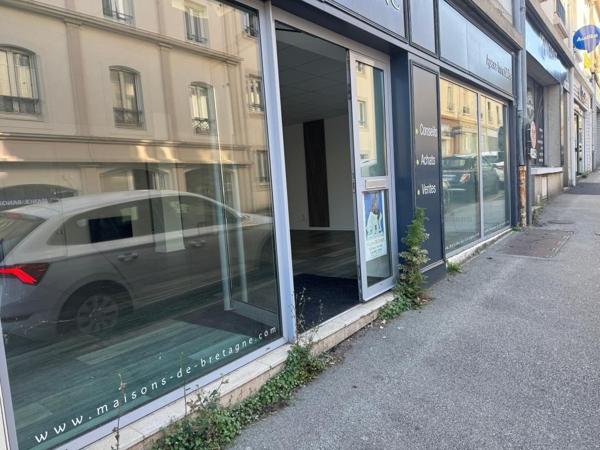 A LOUER : Local commercial dans l'hyper centre d'Hennebont, 40m²