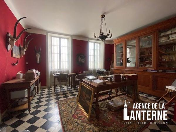 MAISON BOURGEOISE EN PIERRE DE 368 M² SUR UN TERRAIN DE 1150 M² environ