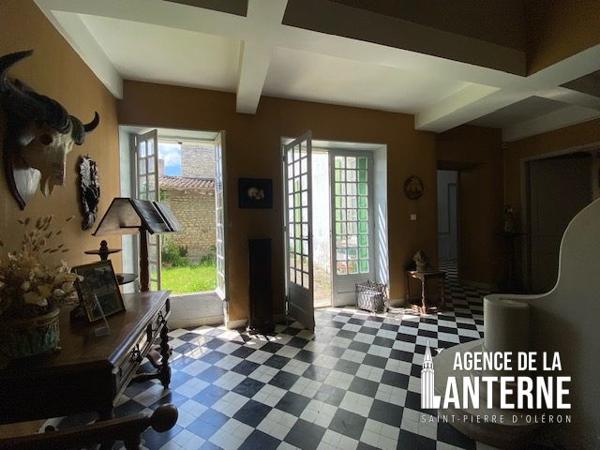 MAISON BOURGEOISE EN PIERRE DE 368 M² SUR UN TERRAIN DE 1150 M² environ