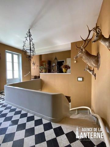 MAISON BOURGEOISE EN PIERRE DE 368 M² SUR UN TERRAIN DE 1150 M² environ