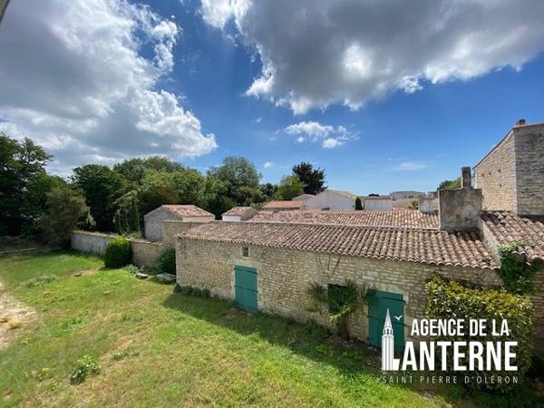 MAISON BOURGEOISE EN PIERRE DE 368 M² SUR UN TERRAIN DE 1150 M² environ