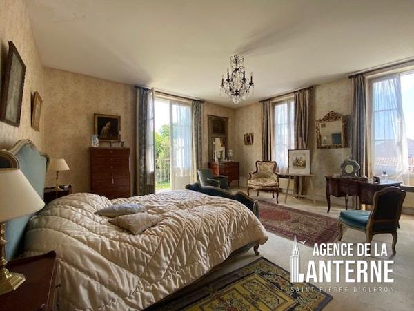 MAISON BOURGEOISE EN PIERRE DE 368 M² SUR UN TERRAIN DE 1150 M² environ
