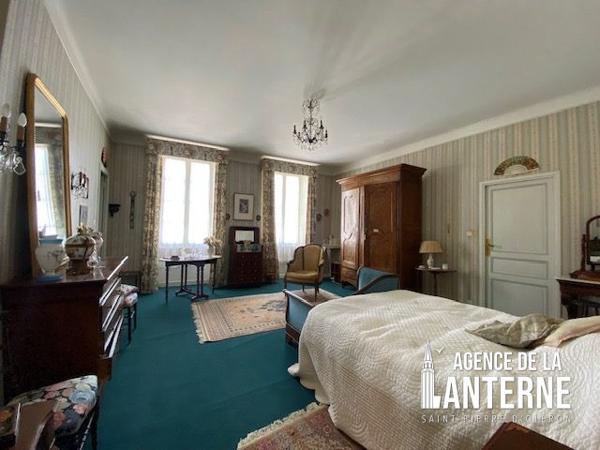 MAISON BOURGEOISE EN PIERRE DE 368 M² SUR UN TERRAIN DE 1150 M² environ
