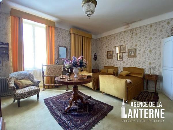 MAISON BOURGEOISE EN PIERRE DE 368 M² SUR UN TERRAIN DE 1150 M² environ