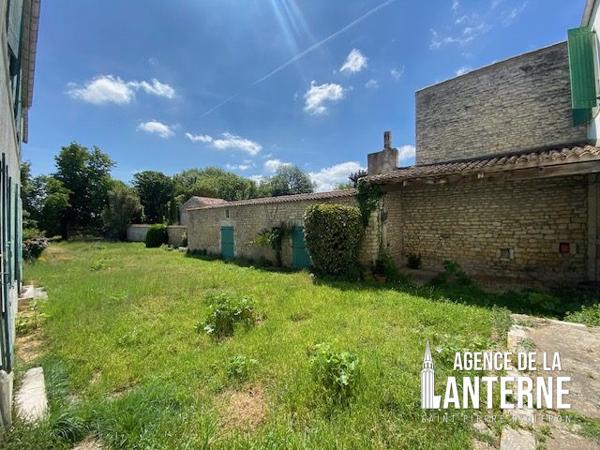 MAISON BOURGEOISE EN PIERRE DE 368 M² SUR UN TERRAIN DE 1150 M² environ
